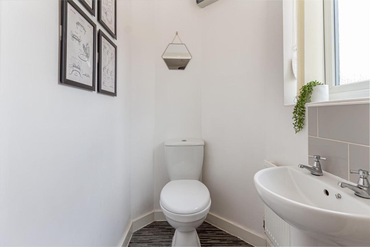 Liberty House - Perfect For Contractors - 2 Off-Road Parking Spaces Wolverhampton Ngoại thất bức ảnh